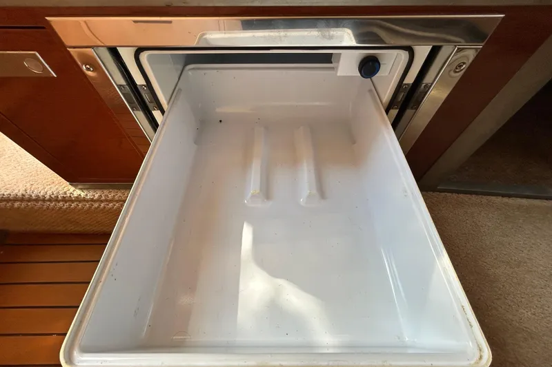 Slide: The Image of 2010 Sea Ray Sundancer 260 boat interior with white cushioned seating and control panel. - 65