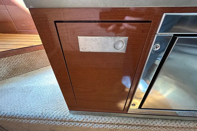 Slide: The Image of 2010 Sea Ray Sundancer 260 cockpit with steering wheel and control panel. - 66