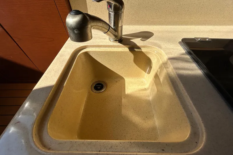 Slide: The Image of Tachometer of 2010 Sea Ray Sundancer 260 showing 385 engine hours. - 71