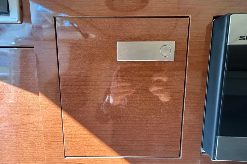 Slide: The Image of Hatch door on a 2010 Sea Ray Sundancer 260 boat, featuring a chrome handle. - 75