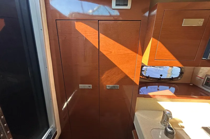 Slide: The Image of White seating on a 2010 Sea Ray Sundancer 260 boat, featuring black trim and speaker. - 81