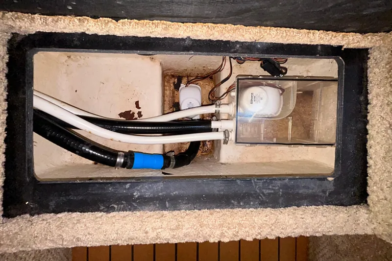 Slide: The Image of Flat-screen TV with DVD player on 2010 Sea Ray Sundancer 260 yacht interior. - 96