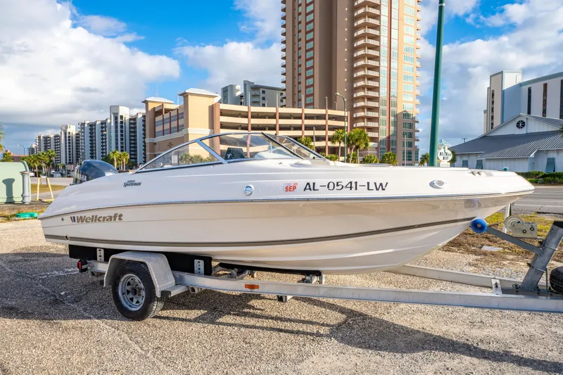The Image of 2008 Wellcraft 180 Sportsman boat on trailer, urban background, sunny day. - 0