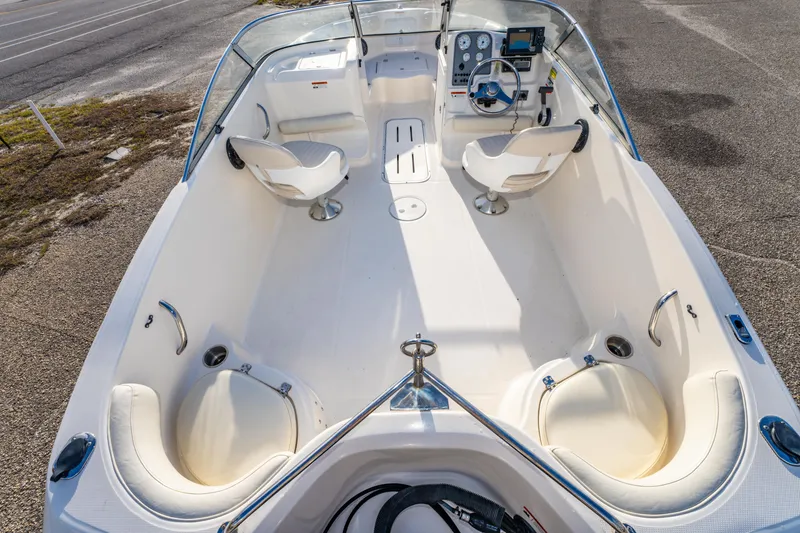 Slide: The Image of 2008 Wellcraft 180 Sportsman boat interior with seating and steering console. - 15