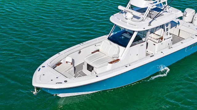 Slide: The Image of Everglades 375 Center Console 2026 - 28