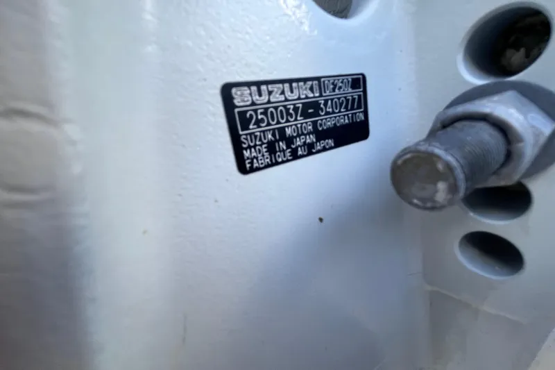 Slide: The Image of Label on a 2010 World Cat 290 EC, featuring Suzuki motor details. - 77