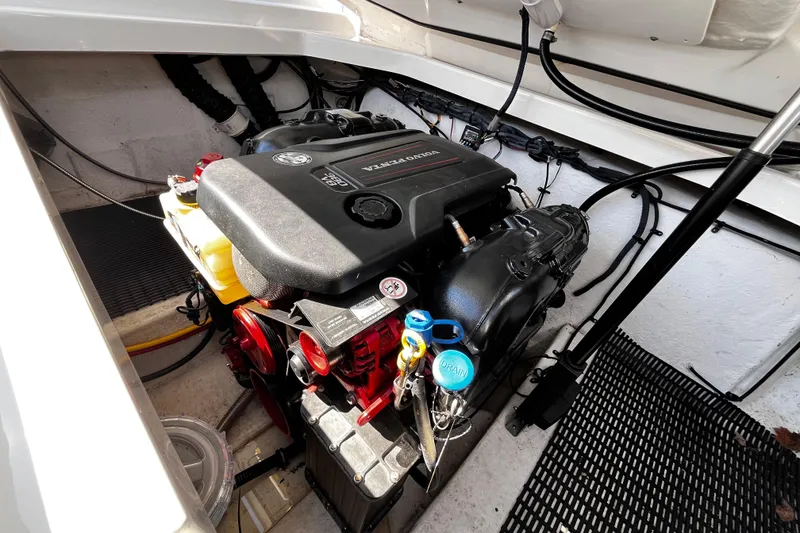 Slide: The Image of Engine compartment of a 2019 Monterey 298SS Super Sport boat. - 6