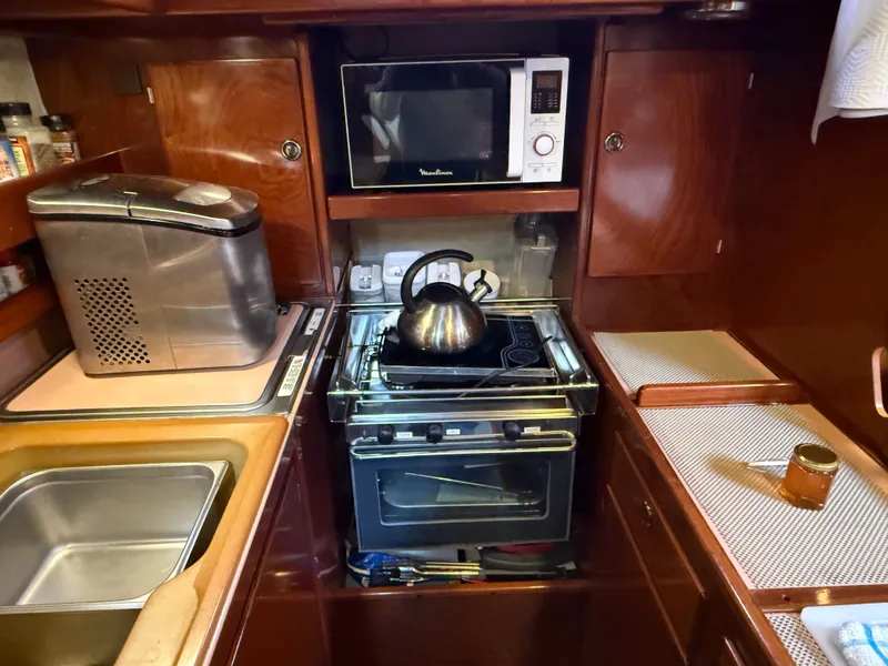 Slide: The Image of Amel Super Maramu 2000 2001 - 19