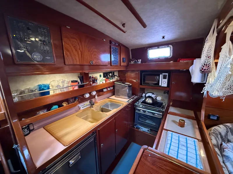 Slide: The Image of Amel Super Maramu 2000 2001 - 5