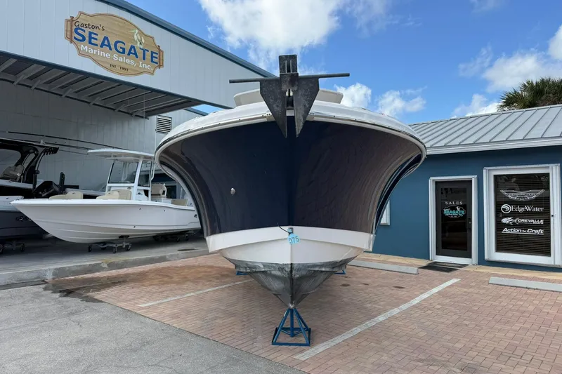 Slide: The Image of 2018 Edgewater 262CC boat displayed at Seagate Marine Sales dealership. - 7