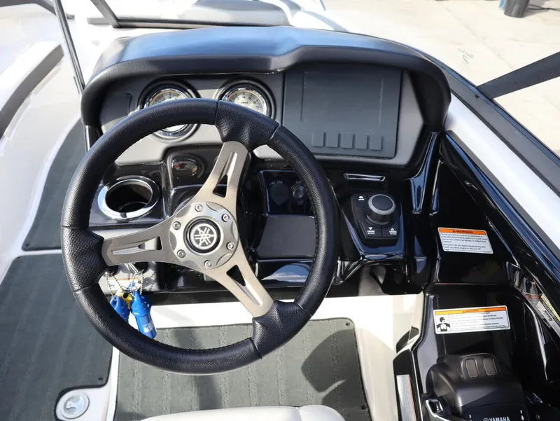 Slide: The Image of Yamaha 242 Limited S 2016 - 11