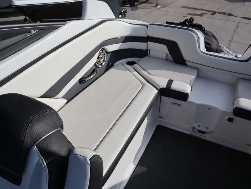 Slide: The Image of Yamaha 242 Limited S 2016 - 12