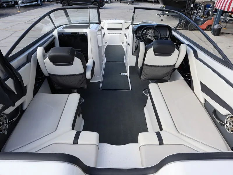 Slide: The Image of Yamaha 242 Limited S 2016 - 15