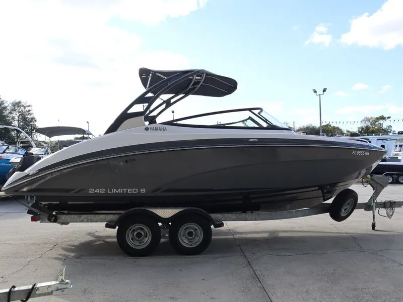 Slide: The Image of Yamaha 242 Limited S 2016 - 3