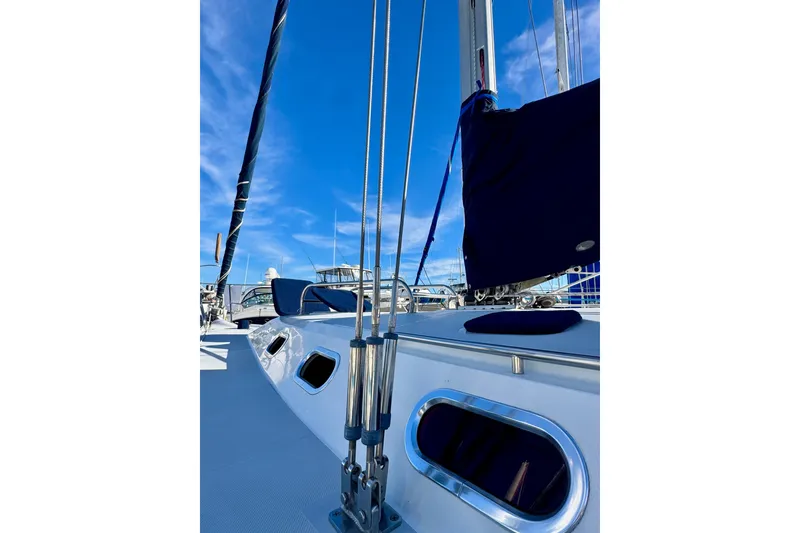 Slide: The Image of 2005 Catalina 42 MkII sailboat deck with blue sky background. - 5