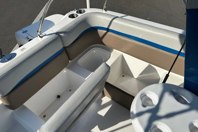 Slide: The Image of 2018 Hurricane Sundeck Sport 218 OB boat interior with seating and cup holders. - 15