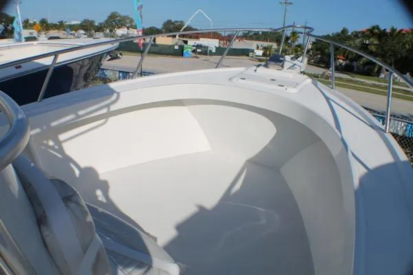 Slide: The Image of Parker Marine 2501 DV Center Console 2014 - 8