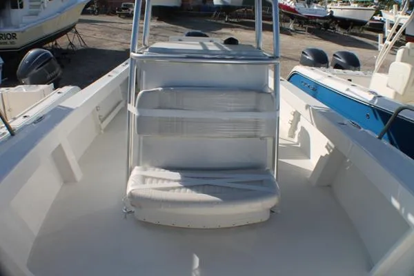 Slide: The Image of Parker Marine 2501 DV Center Console 2014 - 9