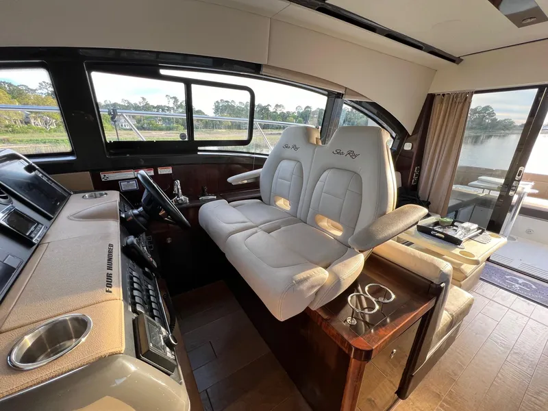 Slide: The Image of Interior of 2017 Sea Ray Sundancer 400 yacht. - 30