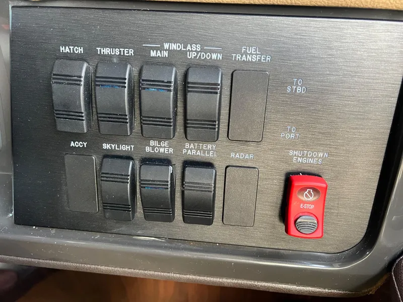 Slide: The Image of Control console of 2017 Sea Ray Sundancer 400 yacht. - 34