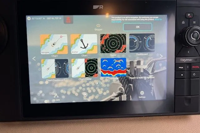 Slide: The Image of Dashboard of 2017 Sea Ray Sundancer 400 yacht. - 36