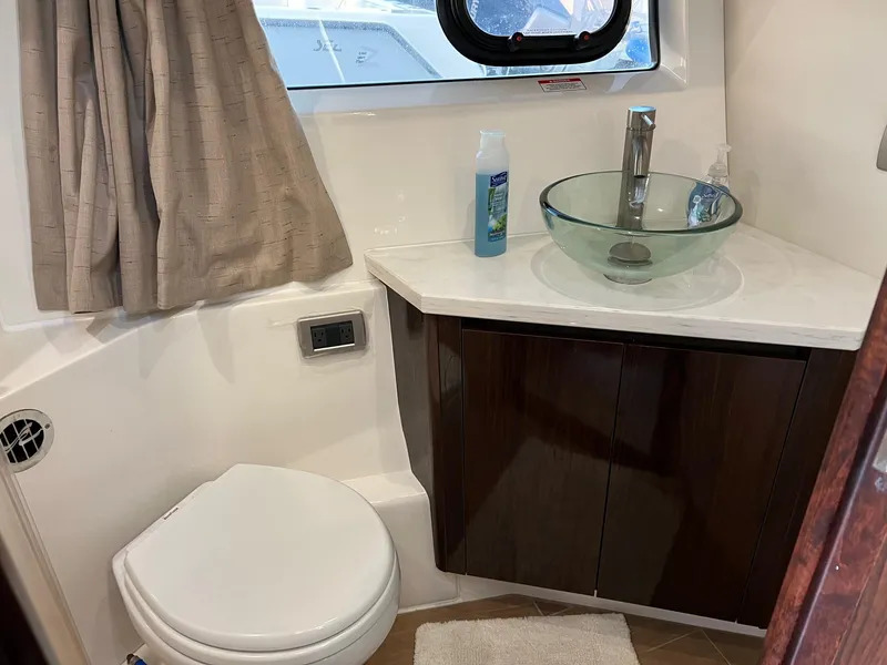Slide: The Image of Bathroom of Sea Ray Sundancer 400 yacht, 2017 model. - 45