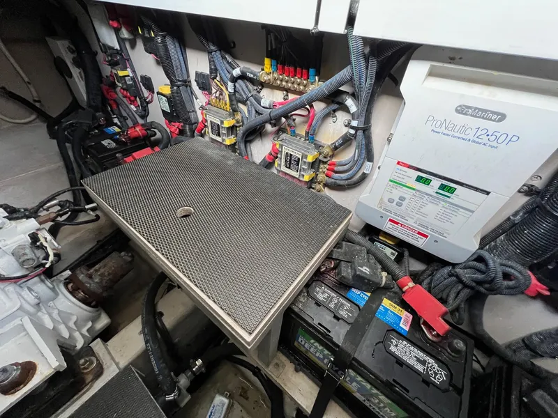 Slide: The Image of Sea Ray Sundancer 400 2017 - 58