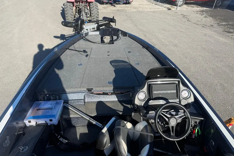 Slide: The Image of 2021 Phoenix 818 Pro boat interior with Humminbird system and steering wheel. - 7