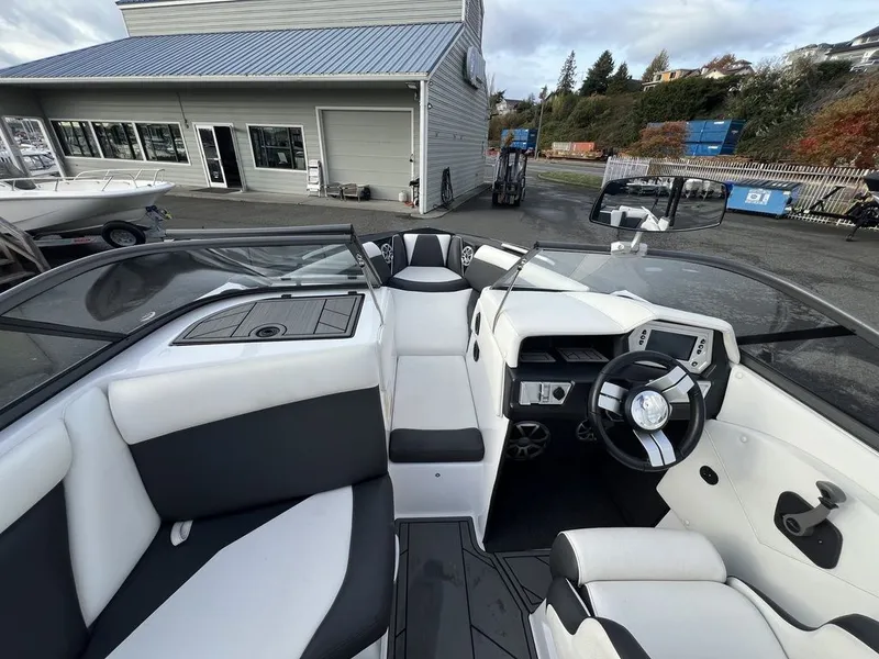 Slide: The Image of Tigé R23 2018 - 8