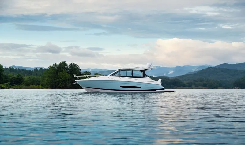 The Image of Regal 38 Grande Coupe 2026 - 1