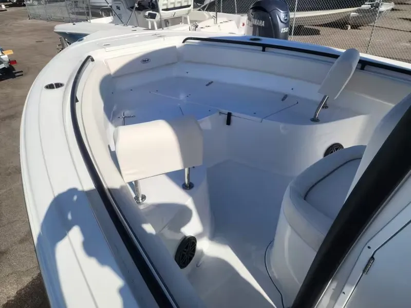 Slide: The Image of Sea Hunt Ultra 239 SE 2026 - 11