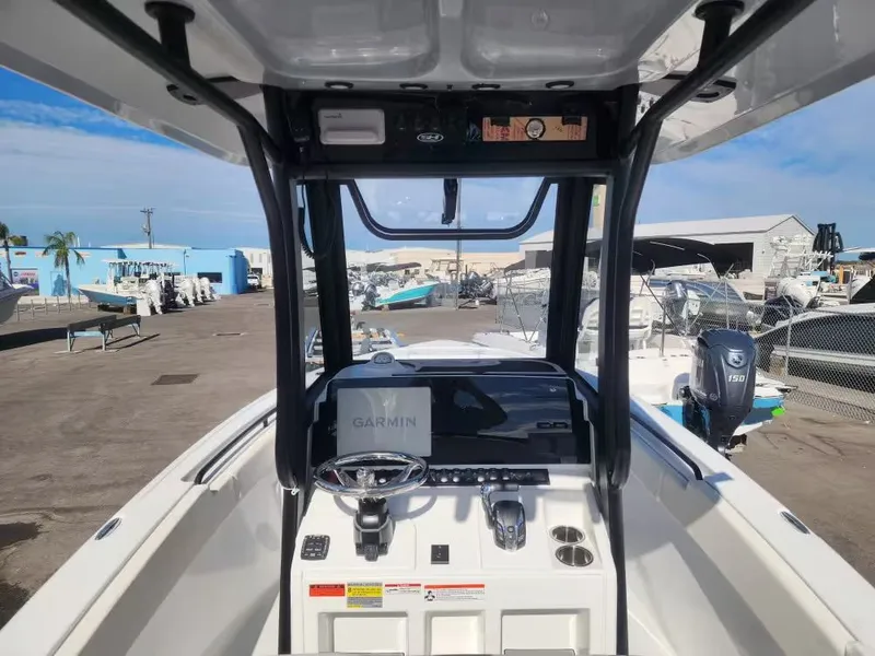 Slide: The Image of Sea Hunt Ultra 239 SE 2026 - 9