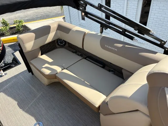 Slide: The Image of Veranda VR 235 RC 2026 - 10