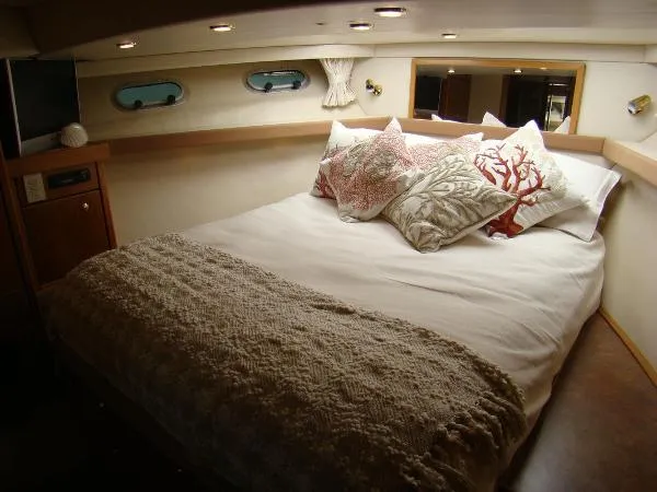 Slide: The Image of Bayliner 4788 Pilot House Motoryacht 1999 - 4
