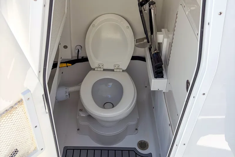 Slide: The Image of Sea Hunt Ultra 275 SE 2026 - 14