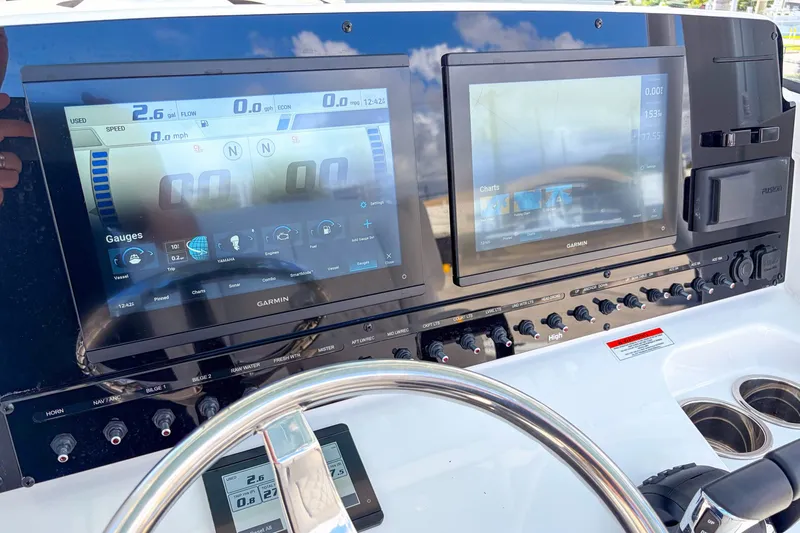 Slide: The Image of Sea Hunt Ultra 275 SE 2026 - 16