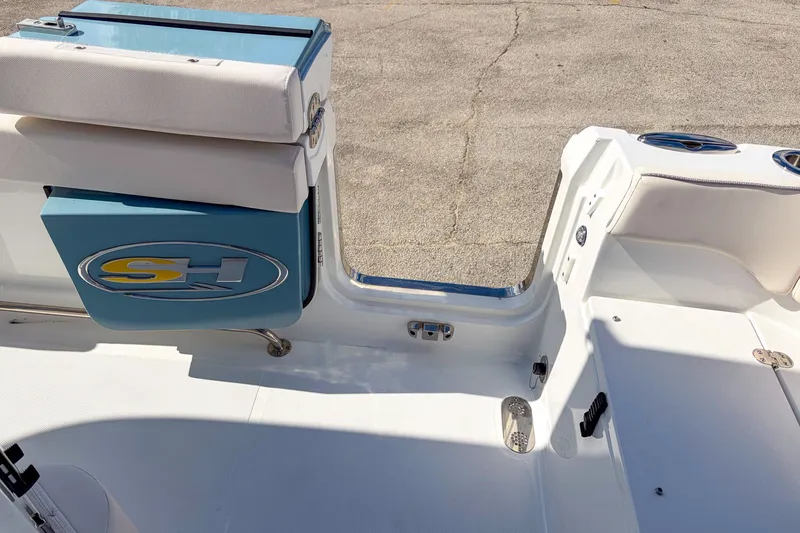 Slide: The Image of Sea Hunt Ultra 275 SE 2026 - 17