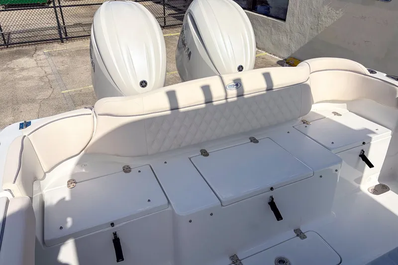 Slide: The Image of Sea Hunt Ultra 275 SE 2026 - 6