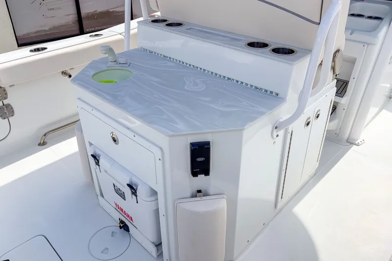 Slide: The Image of Sea Hunt Ultra 275 SE 2026 - 7