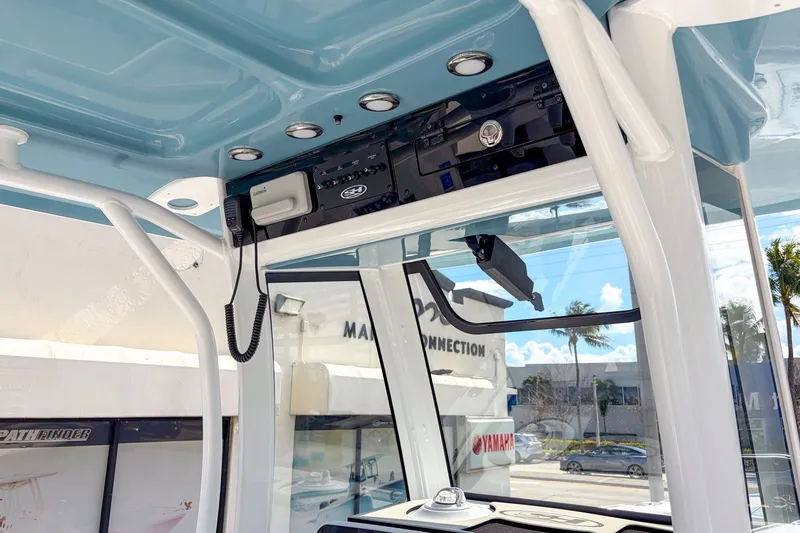 Slide: The Image of Sea Hunt Ultra 275 SE 2026 - 9