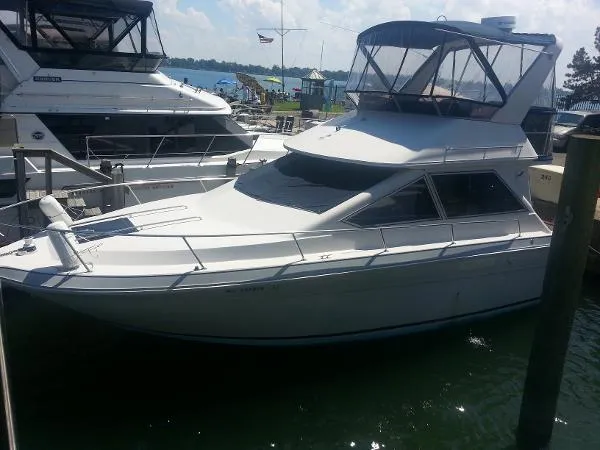 Slide: The Image of Sea Ray 305 Sedan Bridge 1988 - 0