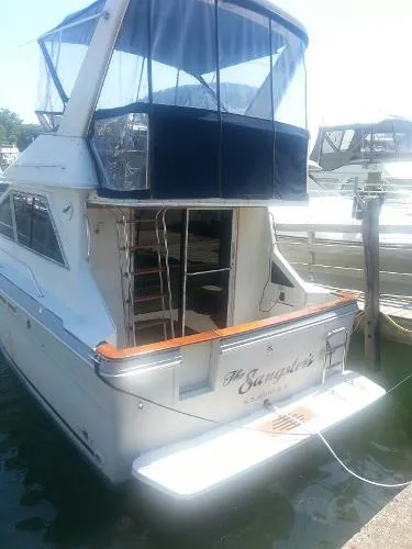 Slide: The Image of Sea Ray 305 Sedan Bridge 1988 - 1