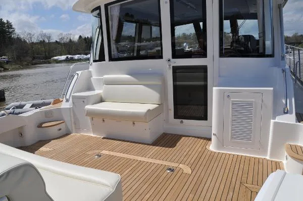Slide: The Image of Grand Banks Eastbay 46 SX 2014 - 11