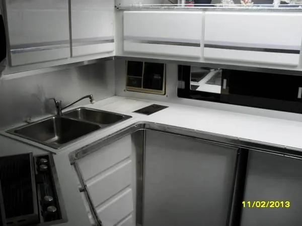 Slide: The Image of Wellcraft San Remo 43 1988 - 11