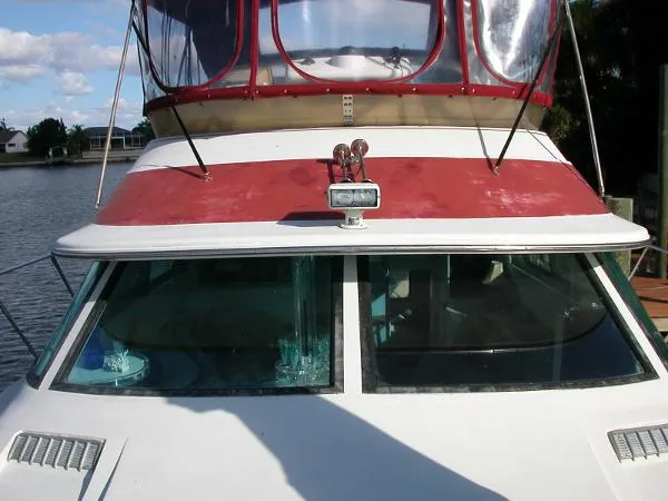 Slide: The Image of Wellcraft San Remo 43 1988 - 3