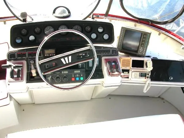 Slide: The Image of Wellcraft San Remo 43 1988 - 4