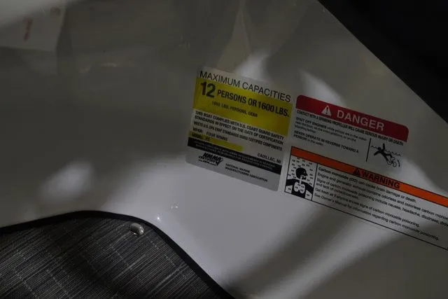 Slide: The Image of Four Winns H2 Freedom 2026 - 16