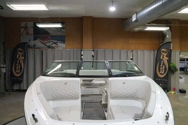 Slide: The Image of Four Winns H2 Freedom 2026 - 4