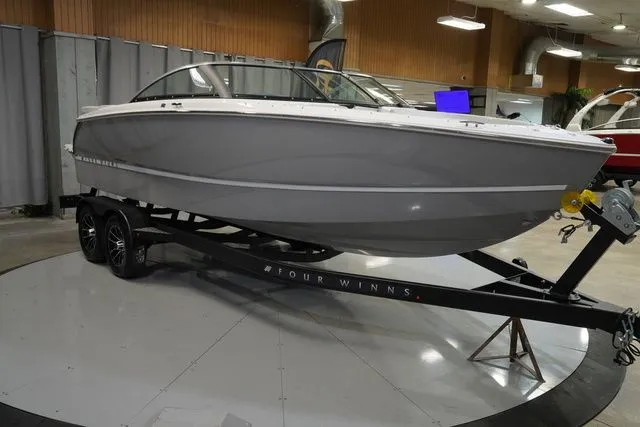 Slide: The Image of Four Winns H2 Freedom 2026 - 5