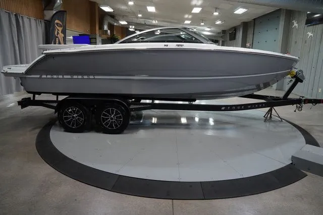 Slide: The Image of Four Winns H2 Freedom 2026 - 6